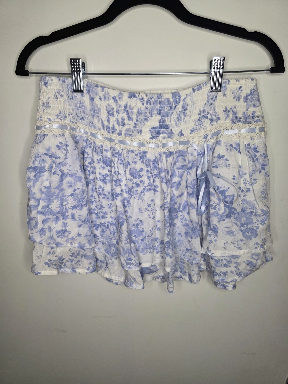 Hollister White and Light Blue Floral Ruffled Smocked Mini Skirt NWT Size- M